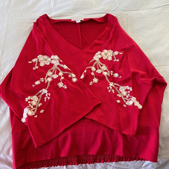 New York & Co. size M, Red silky blouse with cherry blossom embroidery - Picture 5 of 7